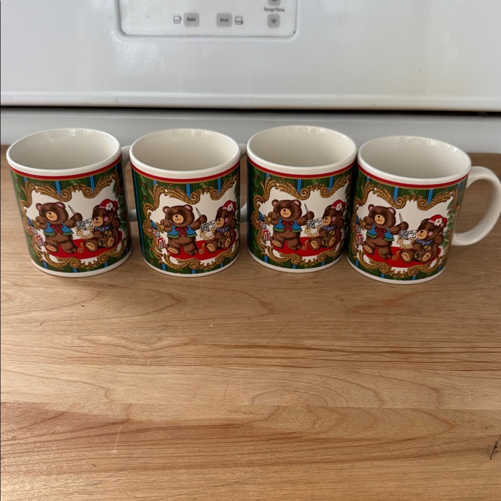 Set of 4 Charlton Hall by Kobe Christmas Holiday Mugs, Made in Japan